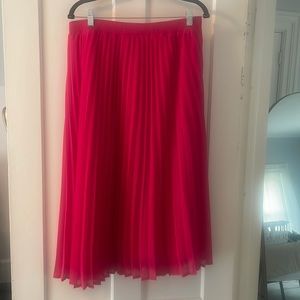 Hot pink dressy pleated skit. Size Large.